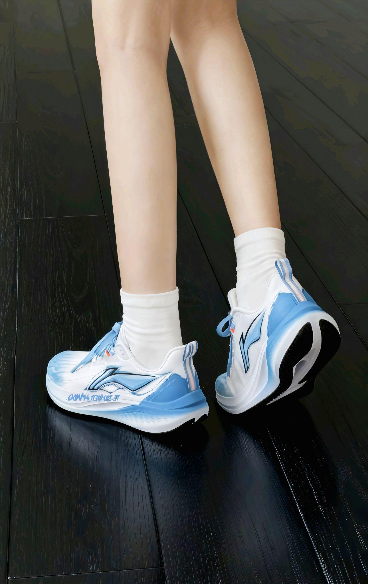 穿了半个月才敢说!显脚小还显腿直,这双鞋的缺点我也没藏着